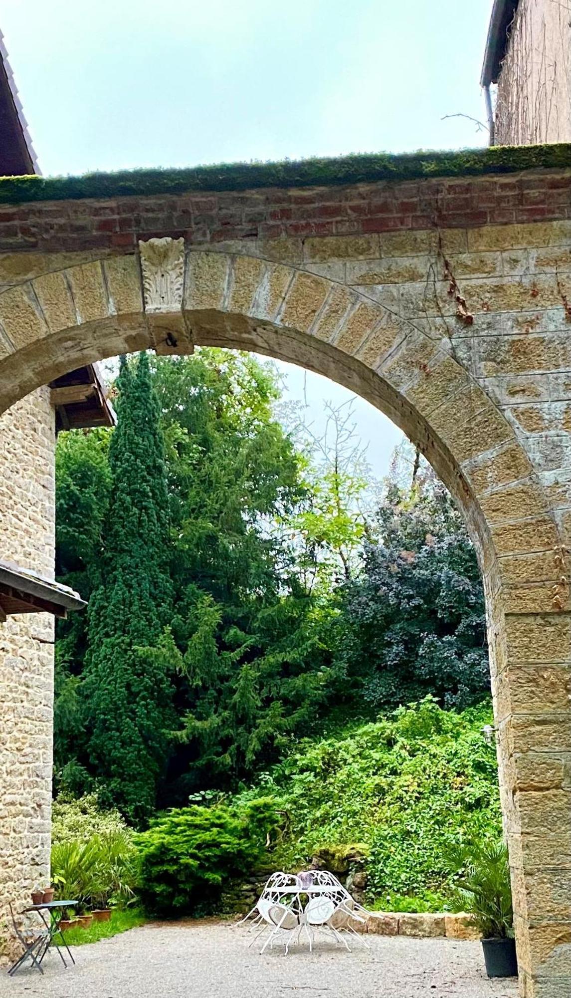 Le Domaine De Moroges Bed & Breakfast Exterior photo