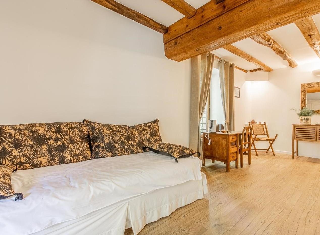 Le Domaine De Moroges Bed & Breakfast Exterior photo