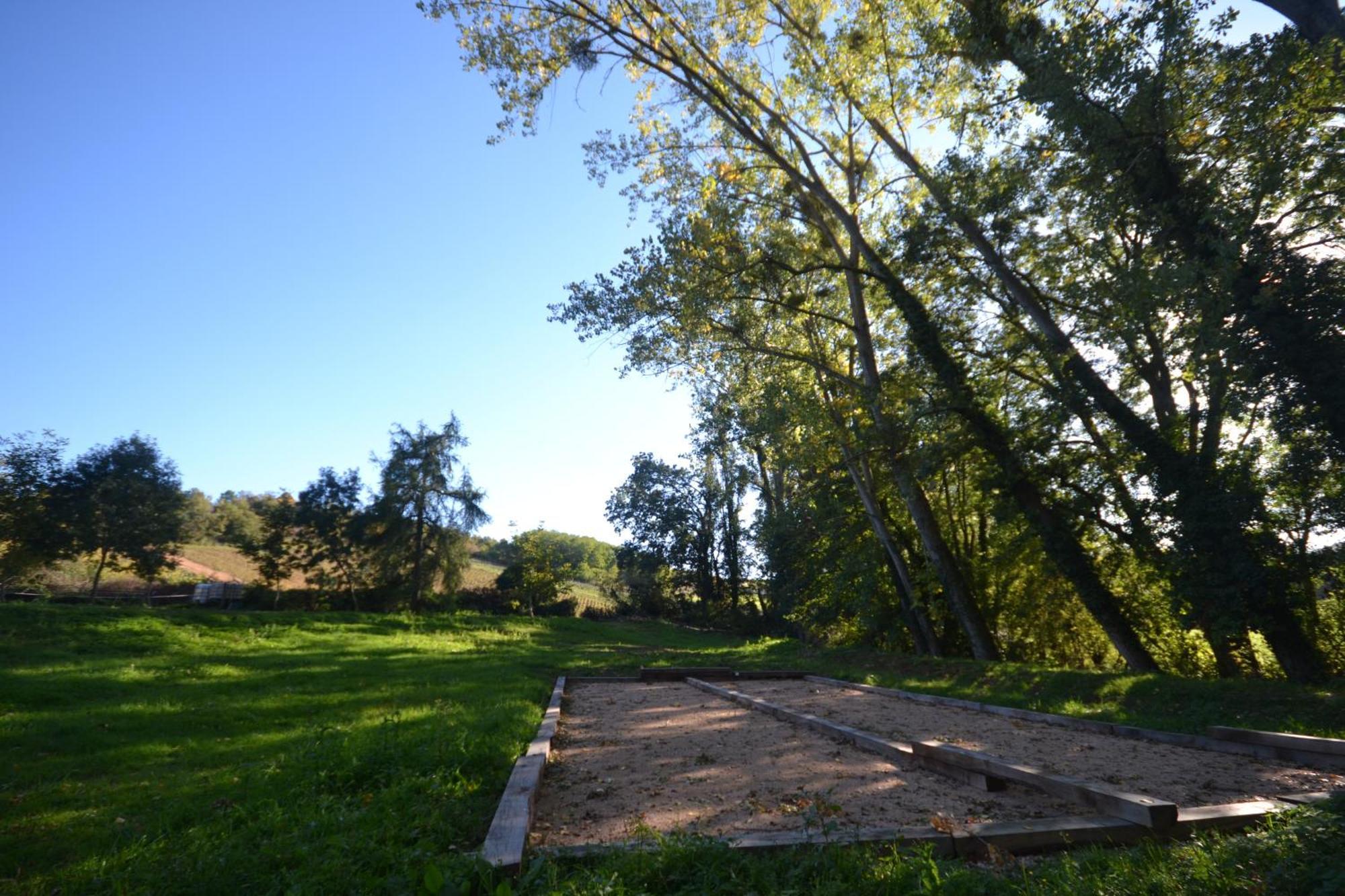 Le Domaine De Moroges Bed & Breakfast Exterior photo